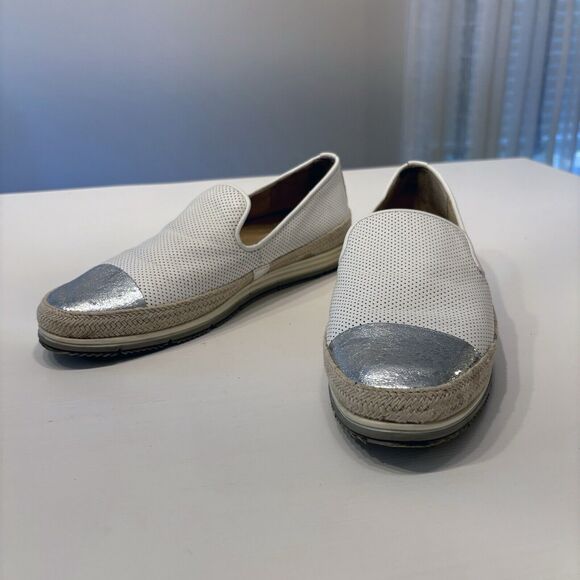 Vaneli Sport Qalila Women's White Leather Silver‎ Slip-On Shoes Size 8.5 M - Picture 2 of 10